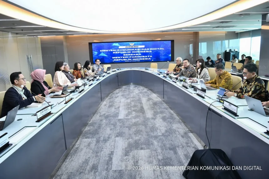 Menkomdigi Meutya Hafid saat menerima kunjungan Menteri Pariwisata Widiyanti Putri Wardhana di Kantor Kementerian Komdigi, Jakarta Pusat. (Sumber: Dok. Kemkomdigi)