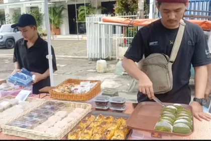 Pedagang Takjil di Kebon Jeruk, Jakarta Barat.