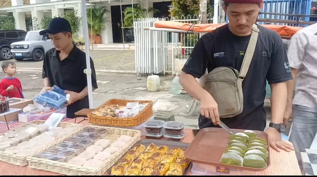 Pedagang Takjil di Kebon Jeruk, Jakarta Barat.