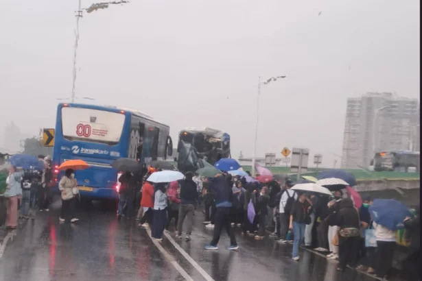 Kecelakaan Dua Armada Transjakarta