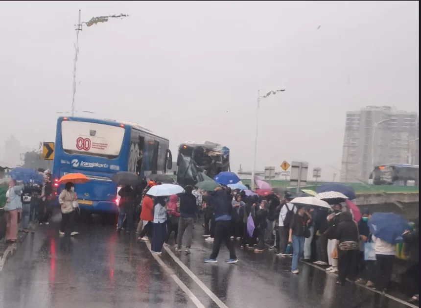 Kecelakaan Dua Armada Transjakarta
