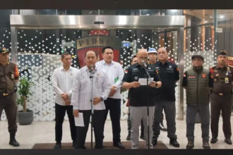 Kejagung mengumumkan 11 tersangka kasus korupsi POME menyebabkan negara rugi Rp14 triliun.