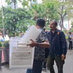 Bareskrim lakukan penggeledahan di kantor PT Shinhan Sekuritas kawasan SCBC, Jakarta Selatan.