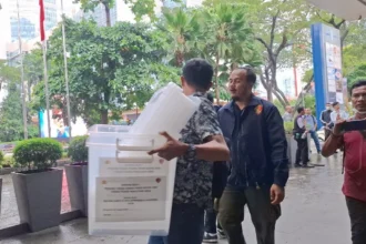 Bareskrim lakukan penggeledahan di kantor PT Shinhan Sekuritas kawasan SCBC, Jakarta Selatan.