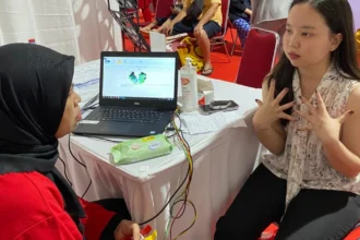 Aktifitas layanan kesehatan Rumah Sakit Jantung dan Pembuluh Darah Harapan Kita dalam kegiatan Wellness Center yang digelar di Lapangan Banteng, Jakarta Pusat