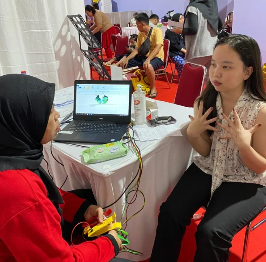 Aktifitas layanan kesehatan Rumah Sakit Jantung dan Pembuluh Darah Harapan Kita dalam kegiatan Wellness Center yang digelar di Lapangan Banteng, Jakarta Pusat