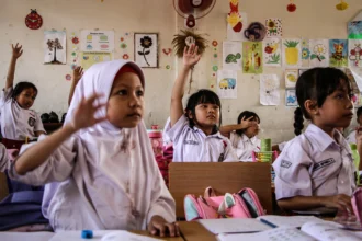 Pemerintah mengalokasikan anggaran pendidikan Tahun 2026 sebesar Rp769,1 triliun dengan program prioritas antara lain yakni kesejahteraan guru, program Indonesia pintar, hingga digitalisasi pembelajaran. ANTARA FOTO/Auliya Rahman/wsj.