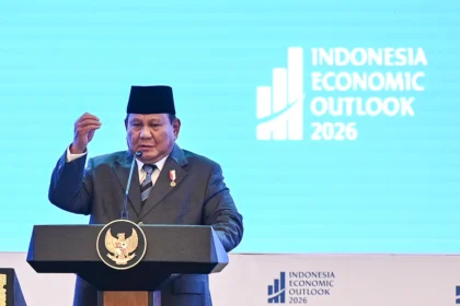 Presiden Prabowo Subianto menyampaikan pidato sambutannya dalam Indonesia Economic Outlook 2026 di Wisma Danantara, Jakarta