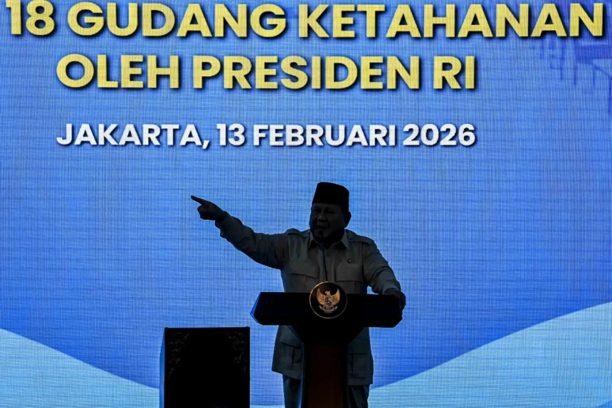 Presiden Prabowo Subianto menyampaikan pidato sambutan dalam peresmian secara serentak 1.072 Satuan Pelayanan Pemenuhan Gizi (SPPG) Polri se-Indonesia di SPPG Palmerah, Jakarta