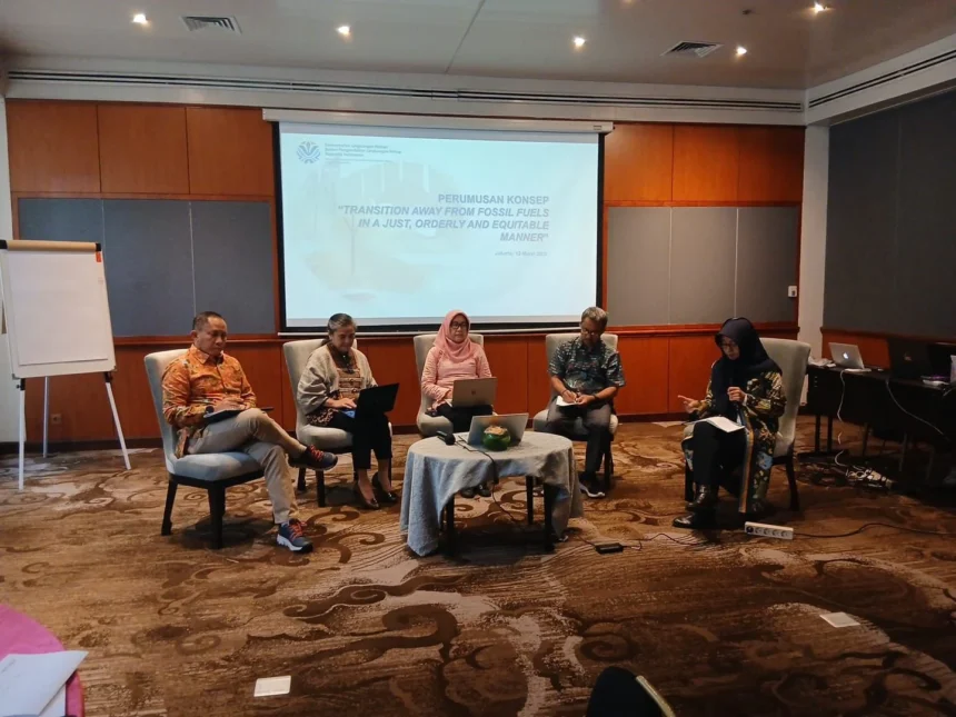 Kementerian Lingkungan Hidup, pakar, dan perwakilan organisasi sipil mengadakan diskusi penyusunan Peta Jalan sebagai komitmen iklim internasional.