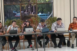 Tim Advokasi untuk Demokrasi (TAUD) memberikan pembaruan kondisi Wakil Koordinator Kontras Andrie Yunus setelah disiram air keras, di kantor YLBHI