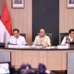 Konferensi Pers 'Percepatan Rehabilitasi dan Rekonstruksi Pascabencana Sumatra' bersama Menteri Dalam Negeri Tito Karnavian, Kepala BNPB Letjen TNI Suharyanto dan Kepala Kantor Staf Kepresidenan Muhammad Qodari di Bina Graha Jakarta, 25 Maret 2026.