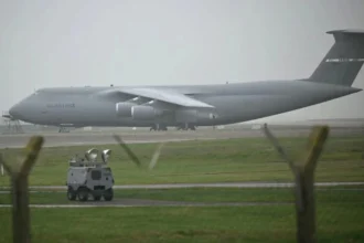 Tiga Bomber B-1 Mendarat di Inggris