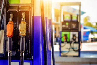 Ilustrasi Naiknya Harga Minyak Dunia. (Sumber: ADB)