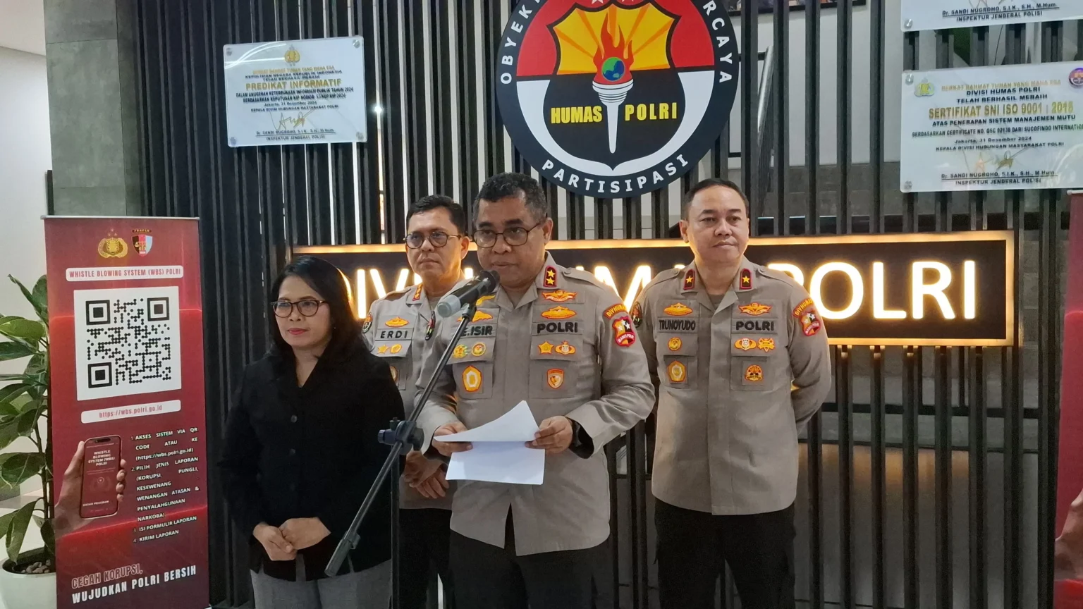 Kadiv Humas mabes polri, Irjen Pol Jhonny Eddizon Isir mengatakan Kapolri Jenderal Listyo Sigit Prabowo mengatensi kasus penyiraman air keras Wakil Koordinator Kontras Andrie Yunus