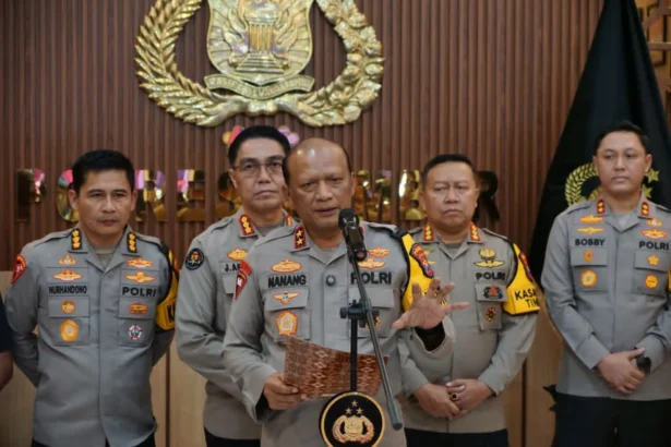 Kapolda Jatim, Irjen Pol Nanang Avianto memastikan tidak ada korban jiwa pasca ledakan di masjid Raya Pesona Jember (Foto: Humas Polda Jatim)