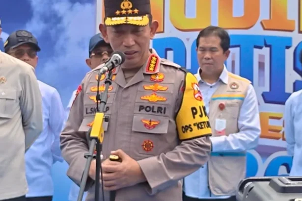 Kapolri Listyo Sigit Prabowo berjanji menuntaskan kasus penyiraman air keras yang dialami Wakil Koordinator Kontras Andrie Yunus. (Foto: owrite/Rahmat Baihaqi)