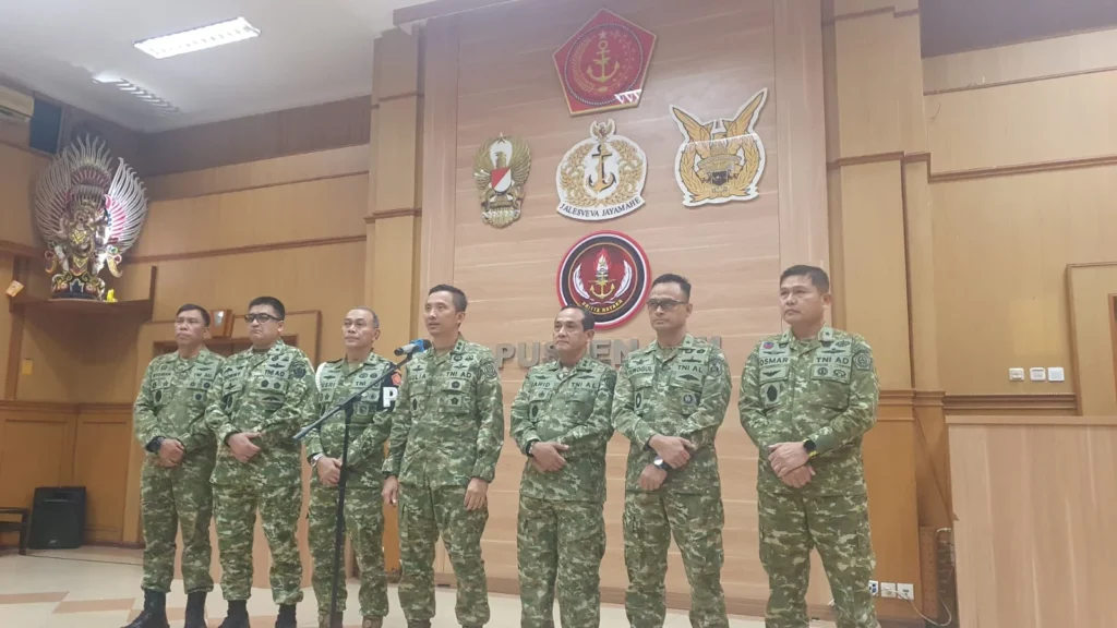 Kapuspen TNI Mayjen TNI Aulia Dwi Nasrullah mengatakan TNI telah mengganti Kepala BAIS TNI.