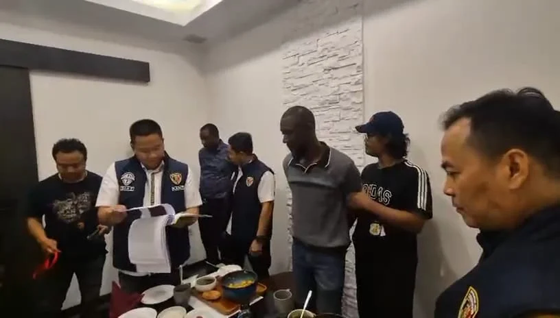 Dua pelaku penipuan uang, modus 'Black Dollar'