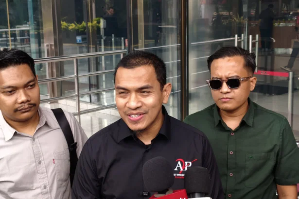 Dewan Pimpinan Pusat (DPP) Advokat Persaudaraan Islam melaporkan Pimpinan KPK dan jajaran ke Dewas KPK buntut pengalihan penahanan Yaqut.