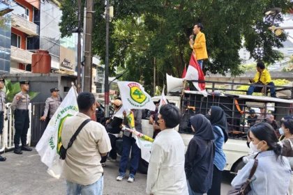 Gerakan Mahasiswa Kosgoro atau Gema Kosgoro Gelar Aksi Demo.