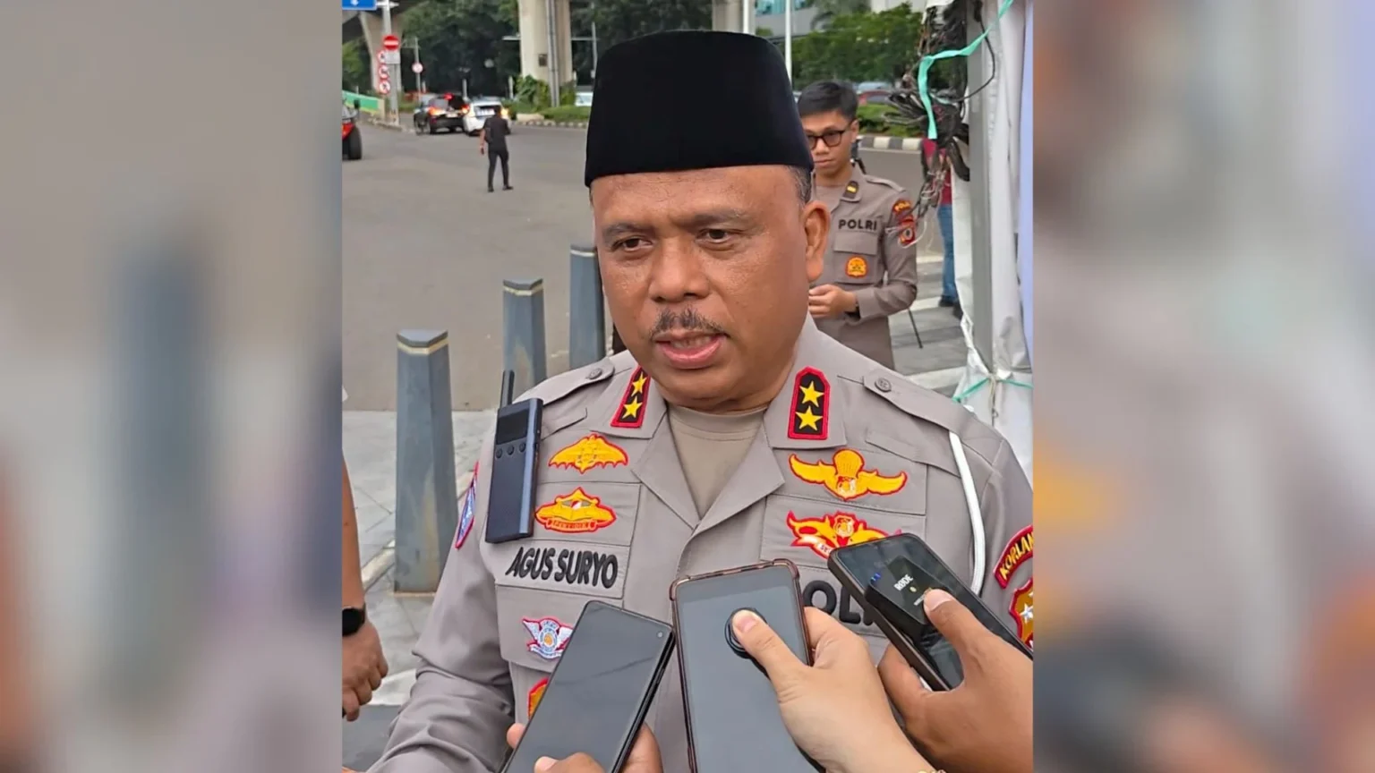 Kakorlantas Polri, Irjen Pol Agus Suryonugroho menjelaskan penerapan sistem rekayasa lalu lintas contraflow dan oneway.