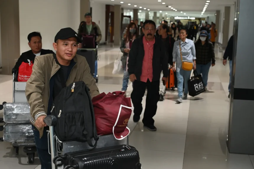 32 WNI dari Iran telah tiba dengan selamat di Bandara Internasional Soekarno-Hatta, Tangerang, Banten.