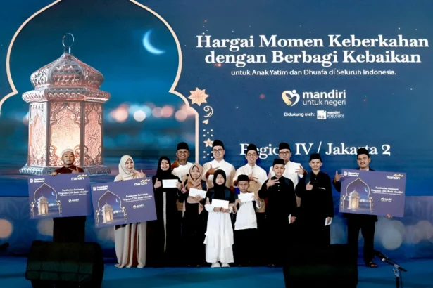 Bank Mandiri berbagi di Ramadan dan siapkan mudik gratis.