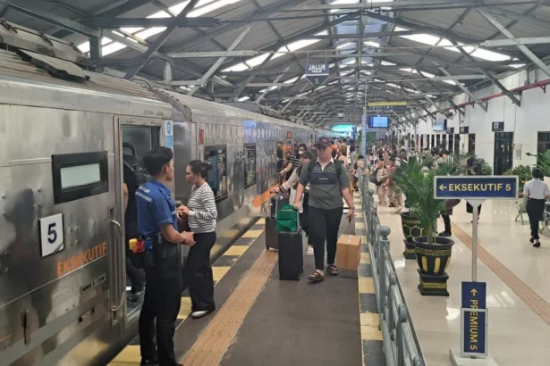 Ilustrasi mudik lebaran dengan kereta (sumber: PT KAI)