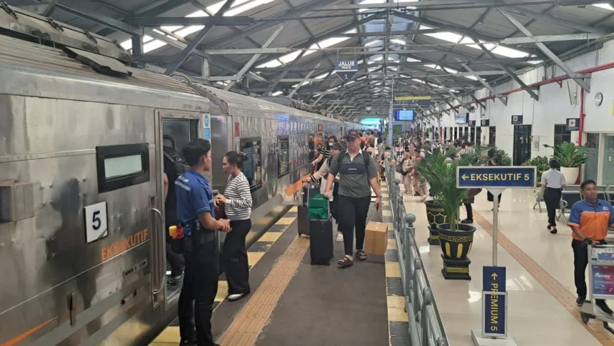 Ilustrasi mudik lebaran dengan kereta (sumber: PT KAI)