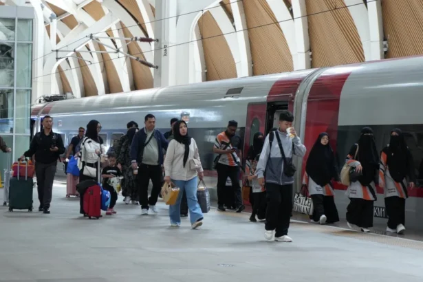Penumpang Kereta Cepat Whoosh saat libur Lebaran. (Sumber: KCIC)