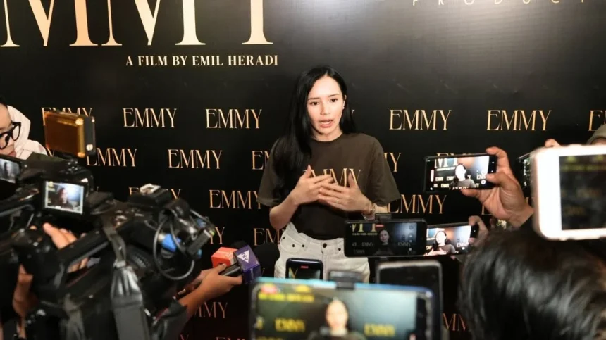 Beby Tsabina saat konferensi pers Film layar lebar berjudul Emmy, di kawasan Dharmawangsa, Jakarta Selatan