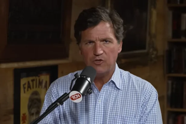 Komentator politik dan jurnalis AS, Tucker Carlson