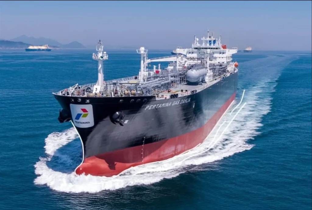 ilustrasi kapal Pertamina.