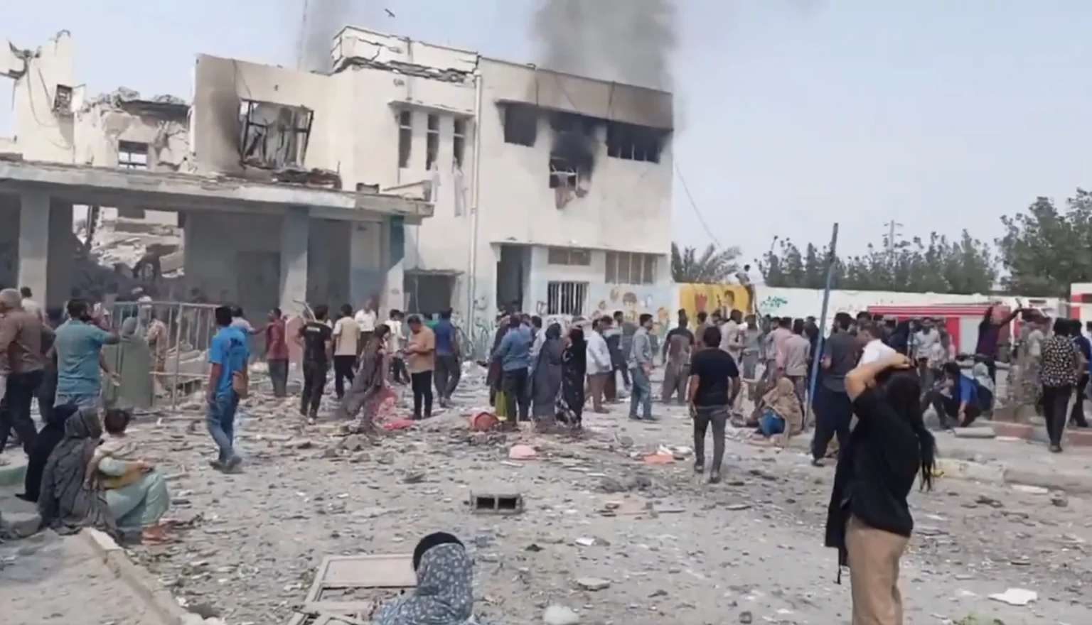 Serangan Amerika Serikat - Israel yang menyasar sekolah dasar di Hormuzgan, Iran, telah menyebabkan lebih dari 30 orang tewas. (Sumber: X/iran observer)
