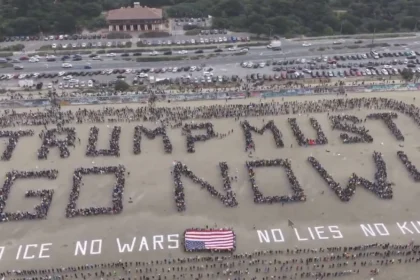 Gelombang aksi demonstrasi "No King" yang dilakukan puluhan ribu warga Amerika Serikat mengecam kebijakan Donald Trump