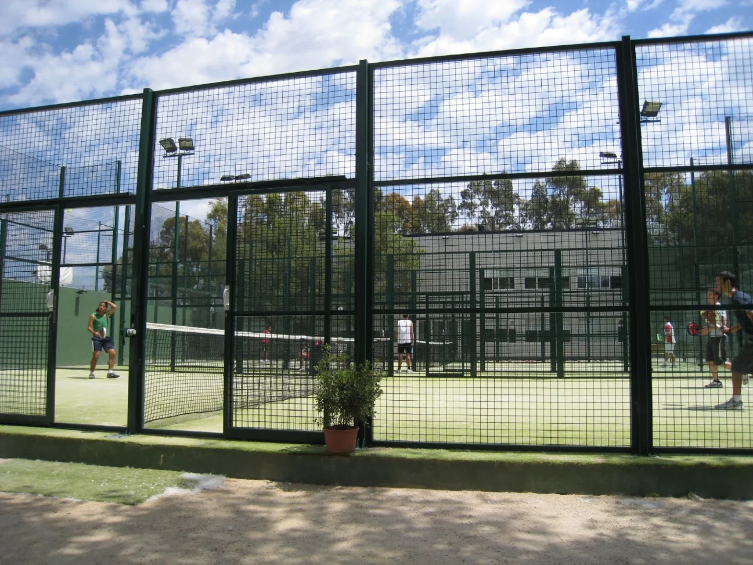 Iustrasi Lapangan Padel