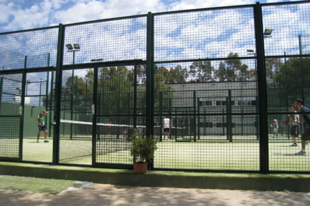 Iustrasi Lapangan Padel