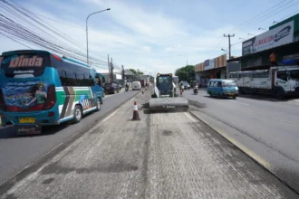 Perbaikan Jalan Berluban di Jalan Nasional. (Sumber: Kementerian PU)