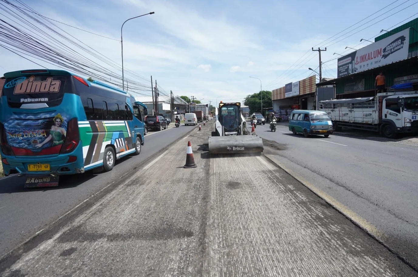 Perbaikan Jalan Berluban di Jalan Nasional. (Sumber: Kementerian PU)