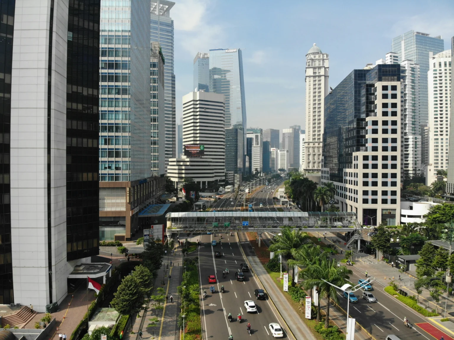 Jalan Jenderal Sudirman, Jakarta. (Sumber: Unsplash/Afif Ramdhasuma)