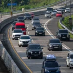 Kendaraan roda empat melaju di Tol Trans Jawa, Semarang-Solo KM 443 B, Bawen, Kabupaten Semarang, Jawa Tengah