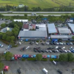 Foto udara sejumlah kendaraan pemudik terparkir di Rest Area KM 166 A Tol Cikopo-Palimanan (Cipali), Majalengka, Jawa Barat