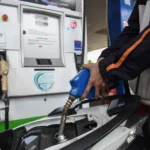 Ilustrasi Pengendara motor antre BBM non subsidi jenis Pertamax di salah satu SPBU kawasan Kuningan, Jakarta