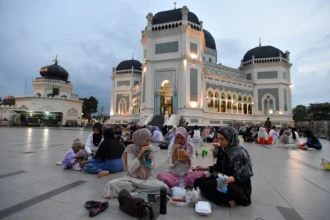 Masjid Raya peninggalan Kesultanan Deli di Medan