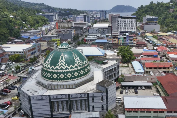 Foto udara Masjid Baitulrahim di Kota Jayapura, Distrik Jayapura Utara, Papua