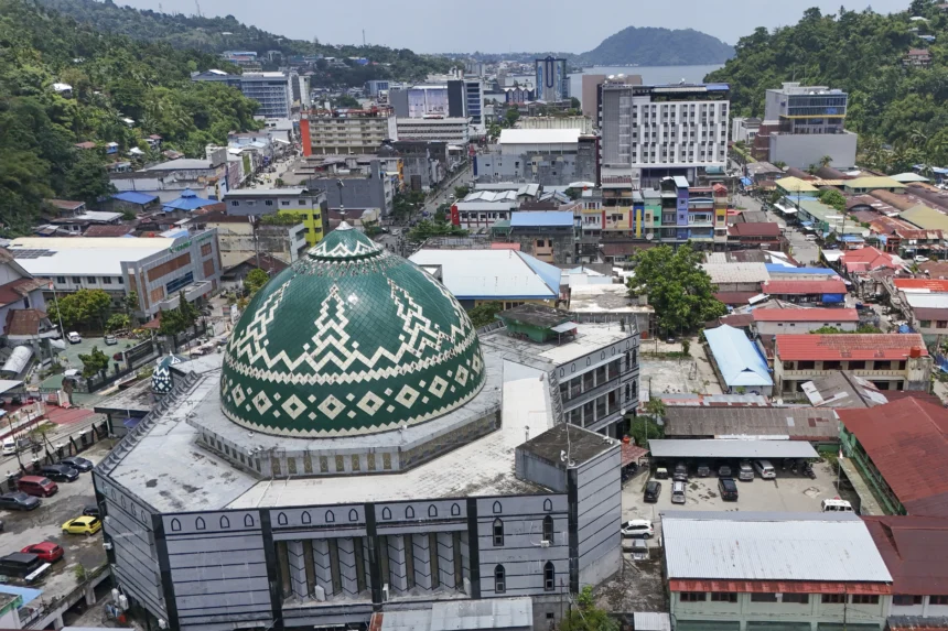 Foto udara Masjid Baitulrahim di Kota Jayapura, Distrik Jayapura Utara, Papua