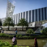 Warga berjalan di kawasan Masjid As Shodiqin, Desa Madura, Kecamatan Wanareja, Cilacap, Jawa Tengah