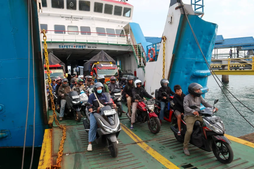 Mudik lebih awal di Pelabuhan Ketapang
