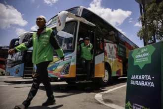 Mitra pengemudi Gojek mengikuti acara GoMudik di Terminal Terpadu Pulogebang, Jakarta